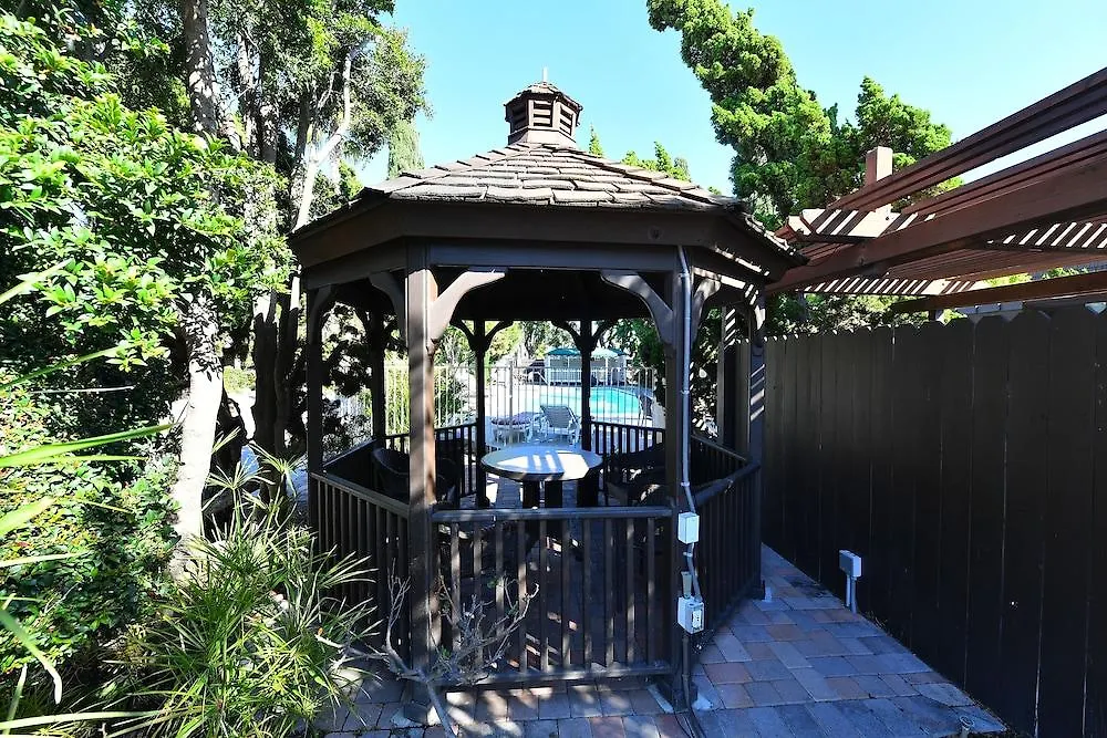 Costa Mesa Inn - Newport Beach Area